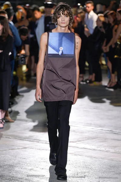 Look 27